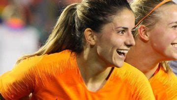 mooiste voetbal vrouwen|Dit zijn de mooiste voetbalvrouwen van Nederland